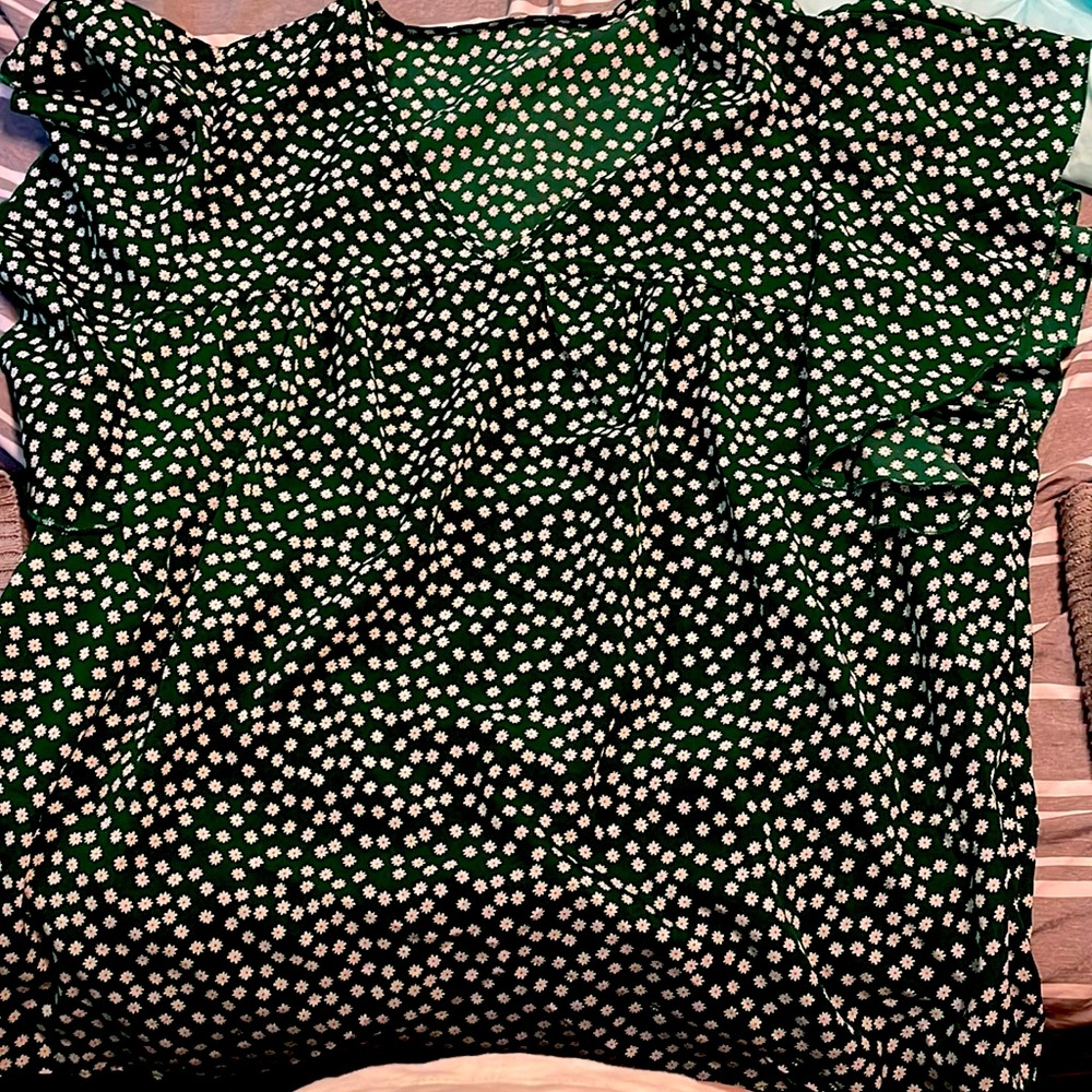 Green with sunflower shirt, flutter sleeve, 3X,
